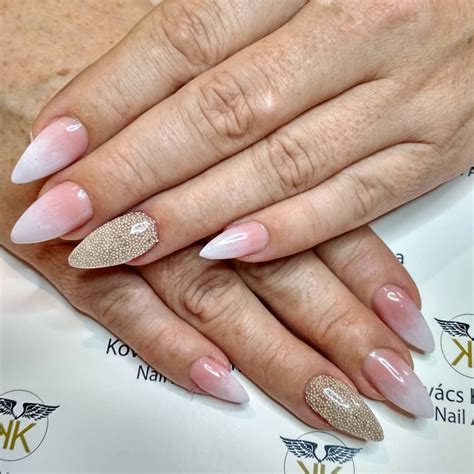 french nails mandelform|Elegante Nageldesign Ideen in French Mandelform